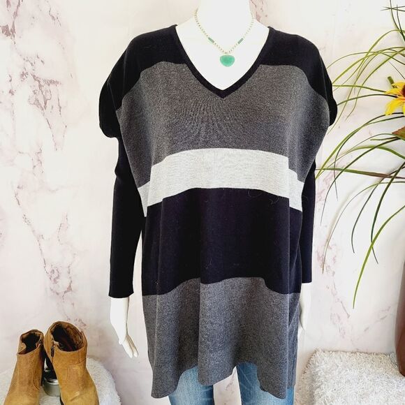 Saks Fifth Avenue extra fine merino wool blend oversized sweater Super Soft! - Picture 1 of 7